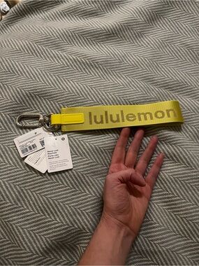 NWT: Sold-Out $20 LULULEMON Never Lost Keychain — Dark Gold, Melrose Tan, Silver